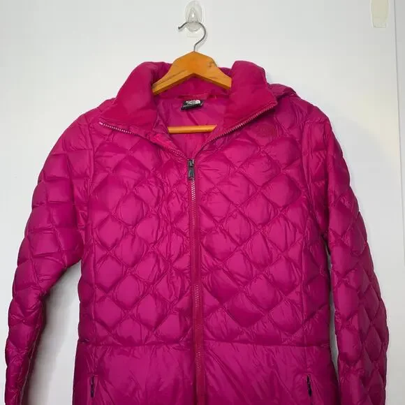 The North Face women’s hot pink Tyndall 550 Down mid-length puffer jacket Medium - Picture 3 of 16